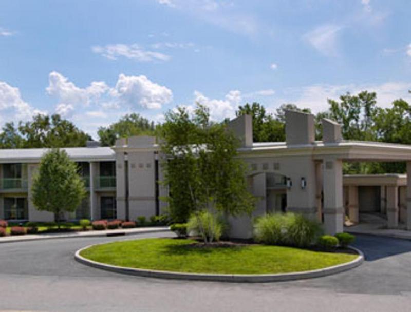 Howard Johnson By Wyndham Newburgh Eksteriør billede